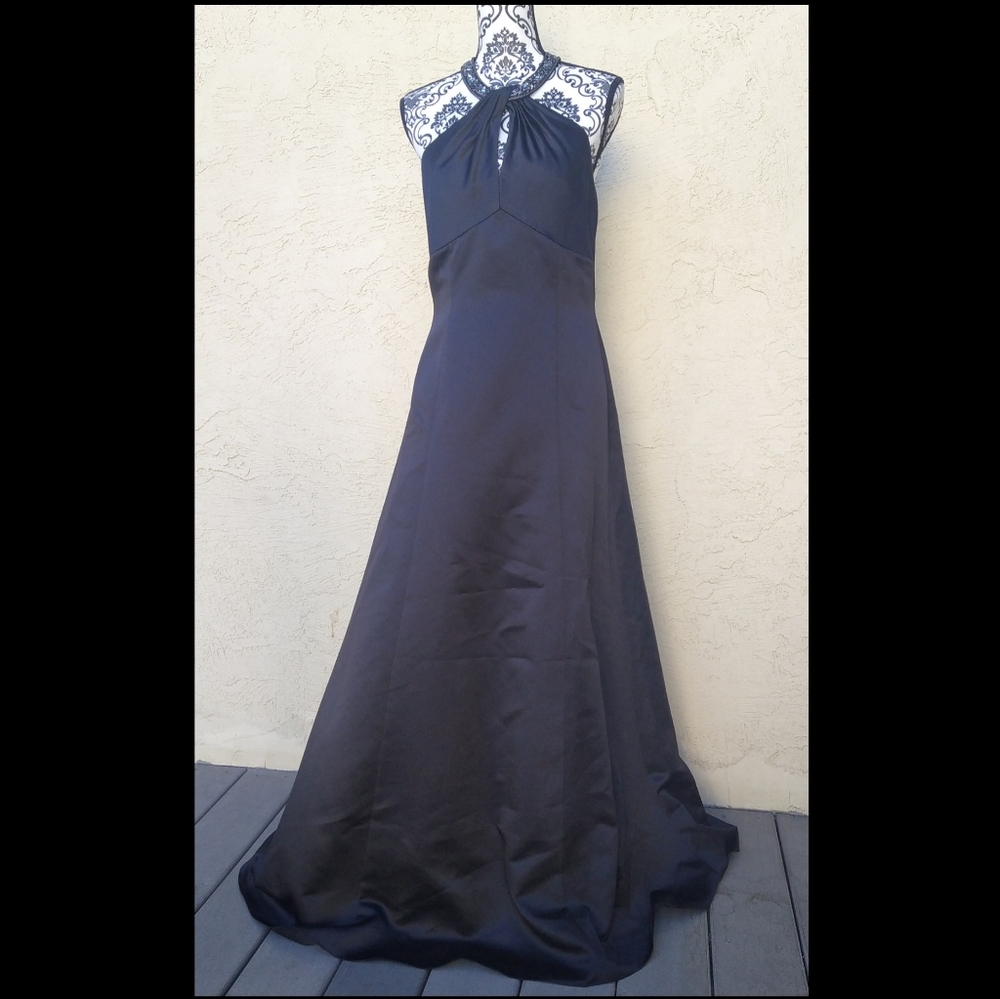 💜 NWT David's Bridal floor length formal gown